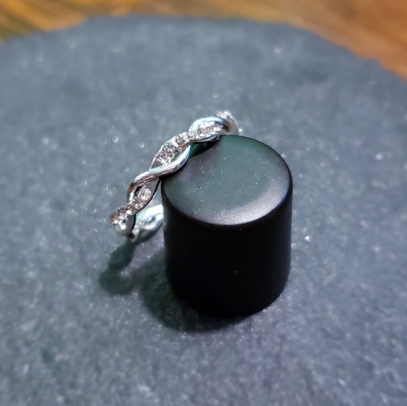 🆕 Sterling & Diamond Crystal Twist Ring 🆕 - Picture 3 of 9